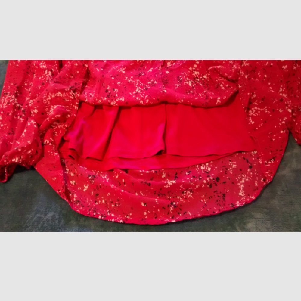 Like New Simply Vera Vera Wang Patterned Red Blouse, Keyhole Tie Front , Size M - Picture 4 of 6